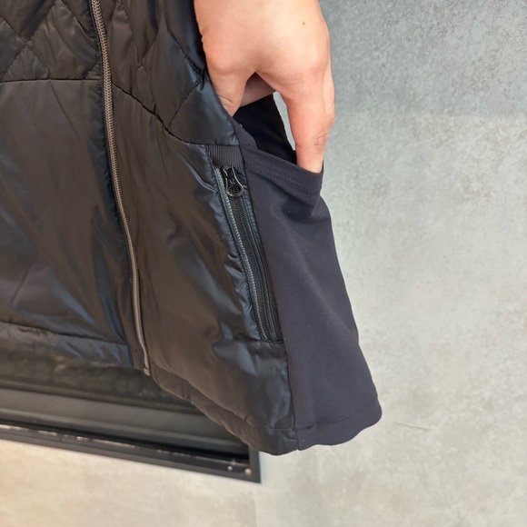 Lululemon Down For A Run Vest in Black, Size 4 - Picture 12 of 16